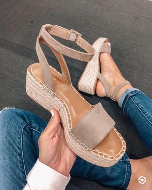 Image post by @dsw on Instagram