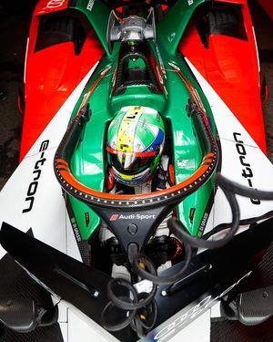 Image post by @lucasdigrassi on Instagram
