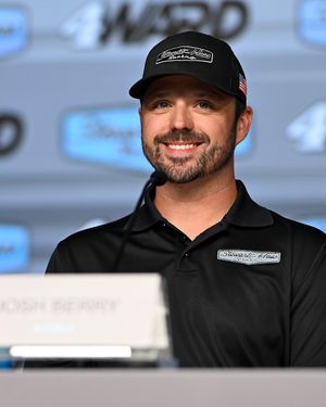 Image post by @nascaronfox on Instagram