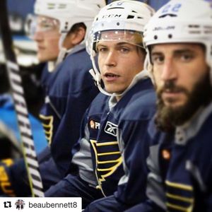 Image post by @du_hockey on Instagram
