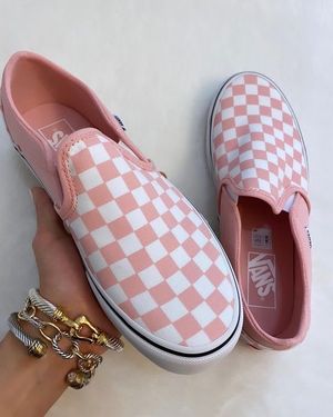 Image post by @dsw on Instagram