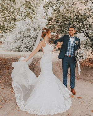 Image post by @theknot on Instagram