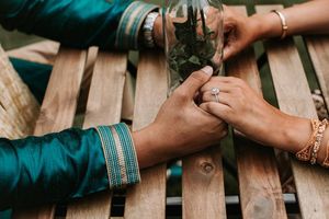 Image post by @thismodernlovephoto on Instagram