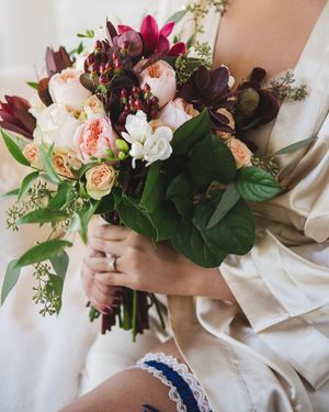 Image post by @thismodernlovephoto on Instagram