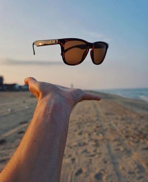 Image post by @faroutsunglasses on Instagram