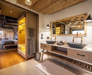 Image post by @chiawasafaris on Instagram