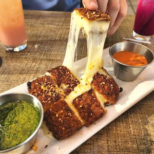 Image post by @houlihans on Instagram
