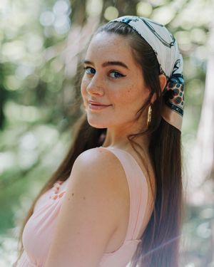 Image post by @carlymacklerphoto on Instagram