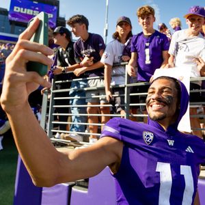 Image post by @UW_Football on Twitter/X