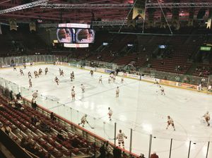 Image post by @du_hockey on Instagram