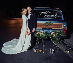 Image post by @theknot on Instagram