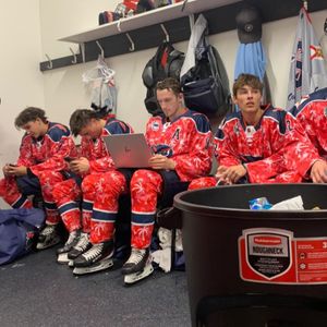 Image post by @collegehockeybuzz on Instagram