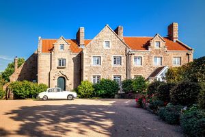 Image post by @christiesrealestate on Instagram