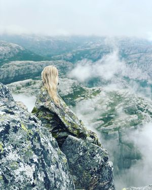 Image post by @carolinedame on Instagram
