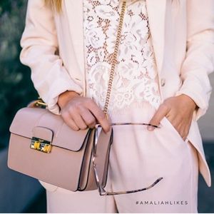 Image post by @amaliah_com on Instagram