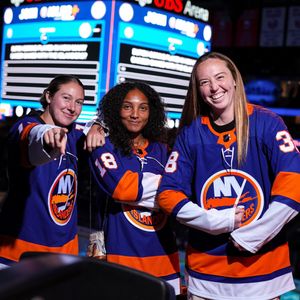 Image post by @nyislanders on Instagram