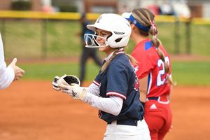 Image post by @leeusoftball on Instagram