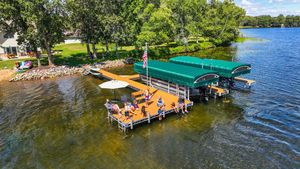 Image post by @lakecountrybarge on Facebook