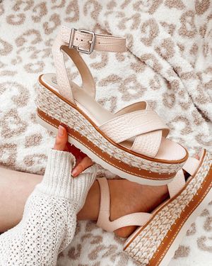Image post by @dsw on Instagram