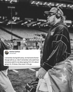 Image post by @UW_Football on Twitter/X