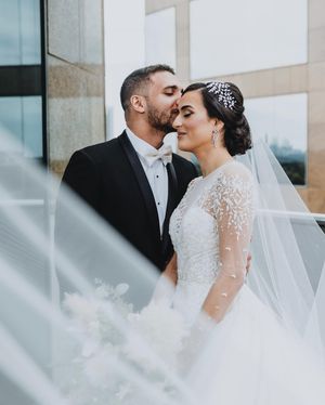 Image post by @thismodernlovephoto on Instagram