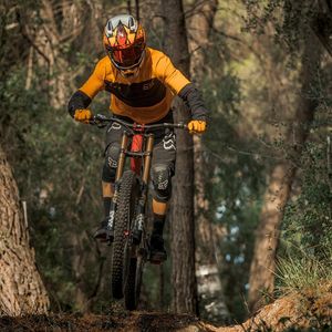Image post by @foxmtb on Instagram