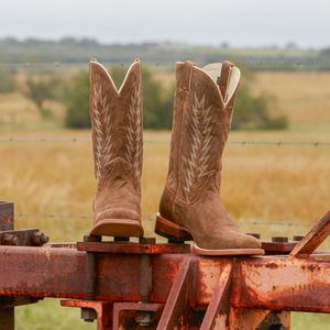 Image post by @justinboots_ on Instagram