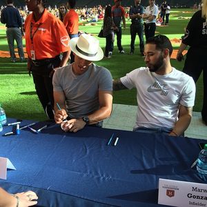 Image post by @teamcjcorrea on Instagram
