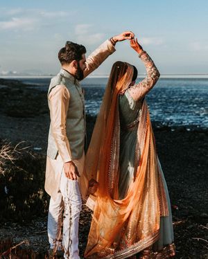 Image post by @thismodernlovephoto on Instagram