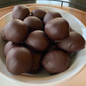 Image post by @skinnymechocolates on Instagram