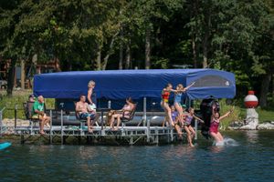 Image post by @lakecountrybarge on Facebook