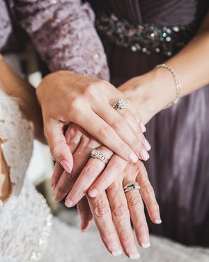Image post by @thismodernlovephoto on Instagram