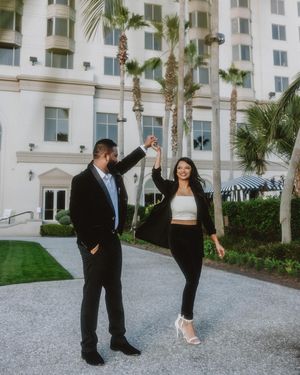 Image post by @thismodernlovephoto on Instagram