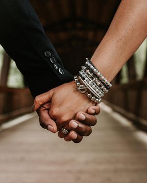 Image post by @thismodernlovephoto on Instagram
