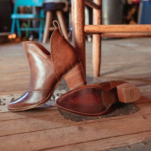 Image post by @noconaboots on Instagram