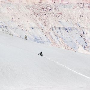 Image post by @discovery on Instagram