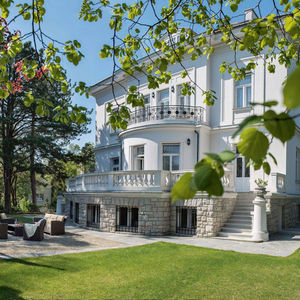 Image post by @christiesrealestate on Instagram
