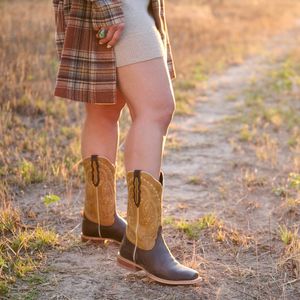 Image post by @tonylamaboots on Instagram