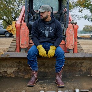 Image post by @justinboots_ on Instagram