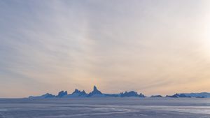 Image post by @white.desert.antarctica on Instagram