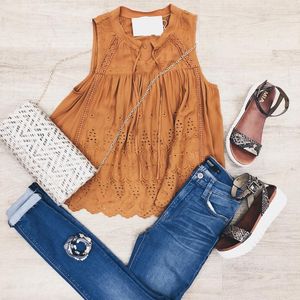 Image post by @shopoutoftown on Instagram