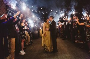 Image post by @thismodernlovephoto on Instagram