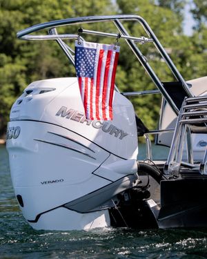 Image post by @crestpontoonboats on Instagram