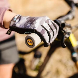 Image post by @esigrips on Instagram