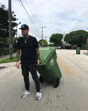 Image post by @nickyjam on Instagram