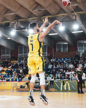 Image post by @usavignonpontetbasket on Instagram