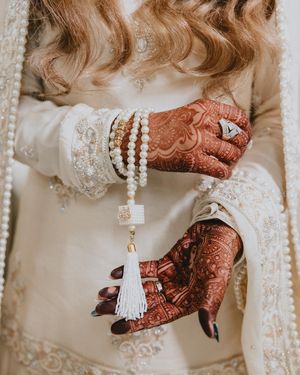 Image post by @thismodernlovephoto on Instagram