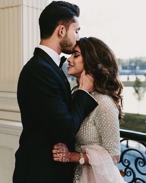 Image post by @thismodernlovephoto on Instagram