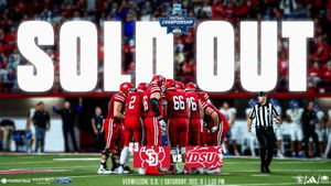 Image post by @SDCoyotesFB on Twitter/X