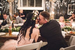 Image post by @thismodernlovephoto on Instagram